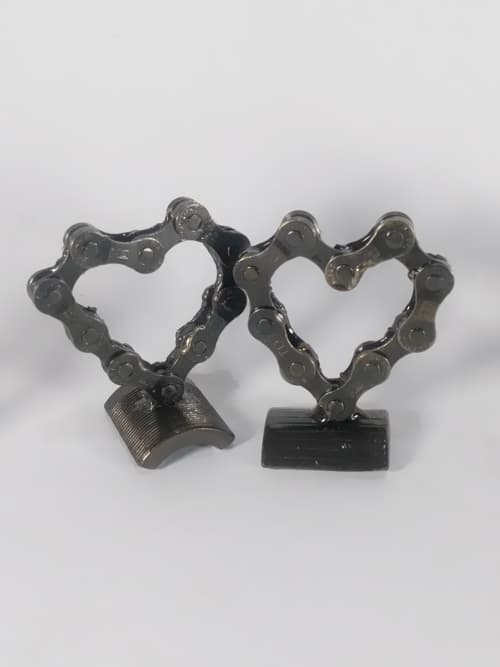 Realizados con trozos de cadena de bicicleta reciclada. El regalo perfecto para esa persona especial! Apúrate antes que se agoten!